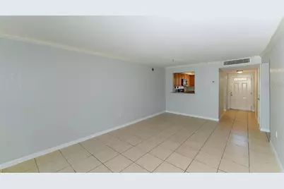 942 La Costa Circle #9, Sarasota, FL 34237 - Photo 3