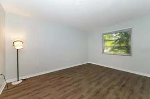 942 La Costa Cir, Sarasota, FL 34237 - Photo 13