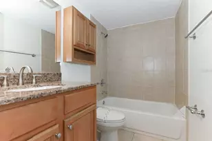 942 La Costa Cir, Sarasota, FL 34237 - Photo 11