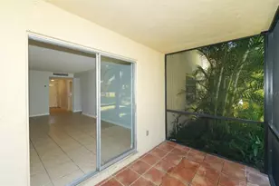 942 La Costa Cir, Sarasota, FL 34237 - Photo 15