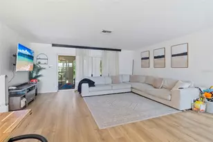 5776 Augusta Cir, Sarasota, FL 34238 - Photo 9