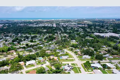6711 S Lockwood Ridge Road, Sarasota, FL 34231 - Photo 9