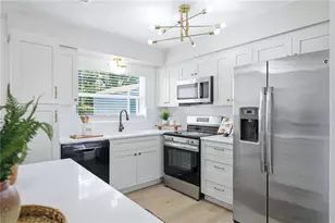 6103 Carlton Ave, Sarasota, FL 34231 - Photo 5