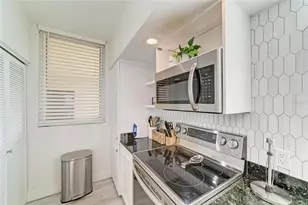 1055 Gulf of Mexico Dr, Longboat Key, FL 34228 - Photo 17