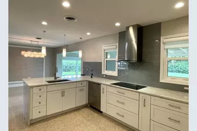 2253 Valencia Drive, Sarasota, FL 34239 - Photo 11