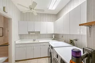 5476 Golf Pointe Dr, Sarasota, FL 34243 - Photo 33