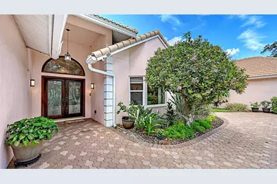 5476 Golf Pointe Drive, Sarasota, FL 34243 - Photo 9