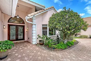 5476 Golf Pointe Dr, Sarasota, FL 34243 - Photo 9
