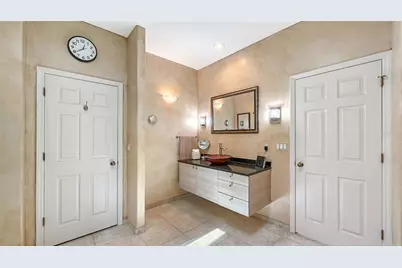 5476 Golf Pointe Drive, Sarasota, FL 34243 - Photo 45