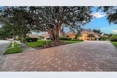 5476 Golf Pointe Drive, Sarasota, FL 34243 - Photo 71