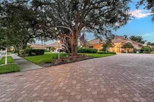 5476 Golf Pointe Dr, Sarasota, FL 34243 - Photo 71