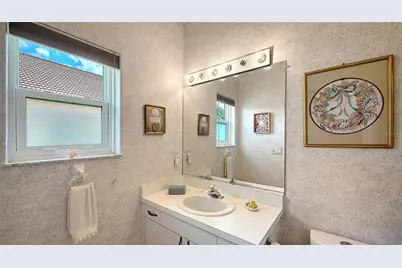 5476 Golf Pointe Drive, Sarasota, FL 34243 - Photo 31