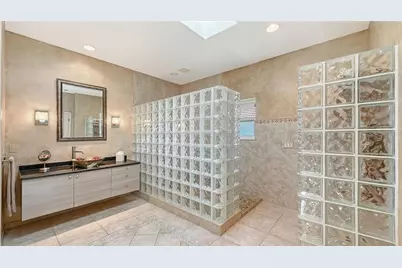 5476 Golf Pointe Drive, Sarasota, FL 34243 - Photo 37