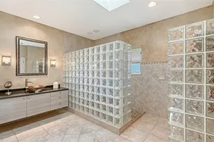 5476 Golf Pointe Dr, Sarasota, FL 34243 - Photo 37