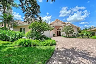 5476 Golf Pointe Dr, Sarasota, FL 34243 - Photo 3