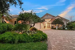 5476 Golf Pointe Dr, Sarasota, FL 34243 - Photo 3