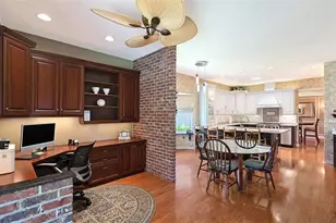 5476 Golf Pointe Dr, Sarasota, FL 34243 - Photo 27