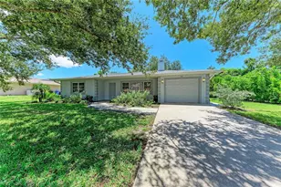413 Baycrest Dr, Venice, FL 34285 - Photo 3