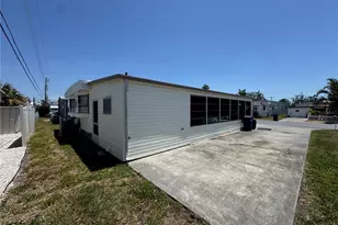 1111 49th Ave Terrace W, Bradenton, FL 34207 - Photo 3