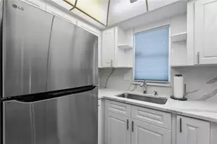1205 Tarpon Center Dr, Venice, FL 34285 - Photo 11