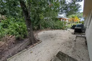 638 N Jefferson Ave, Sarasota, FL 34237 - Photo 17