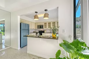 2761 Horseshoe Ct, Sarasota, FL 34235 - Photo 11