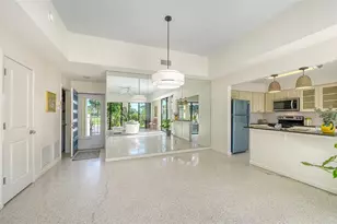 2761 Horseshoe Ct, Sarasota, FL 34235 - Photo 9