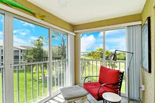 9610 Club S Cir, Sarasota, FL 34238 - Photo 5