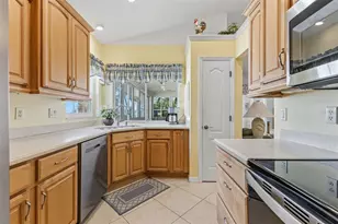 1317 Clubview Ct, Venice, FL 34292 - Photo 5