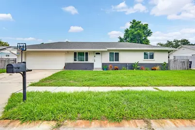 707 65th Avenue Drive W, Bradenton, FL 34207 - Photo 1