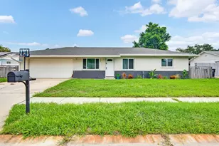 707 65th Ave Dr W, Bradenton, FL 34207 - Photo 1