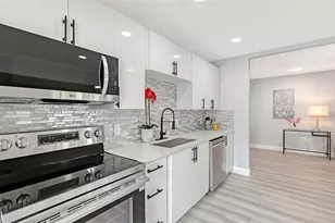 4054 Palau Dr, Sarasota, FL 34241 - Photo 15