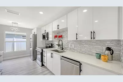 4054 Palau Drive, Sarasota, FL 34241 - Photo 17