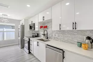 4054 Palau Dr, Sarasota, FL 34241 - Photo 17