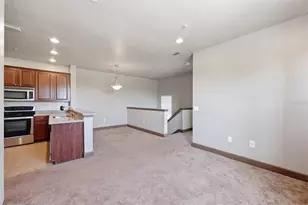 8098 Moonstone Dr, Sarasota, FL 34233 - Photo 3