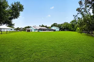 1305 Greenfield Cir, Venice, FL 34292 - Photo 5