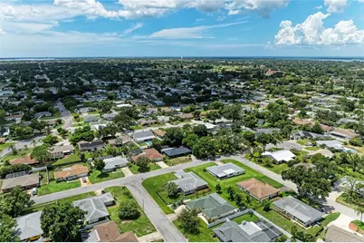 2011 37th Street W, Bradenton, FL 34205 - Photo 37