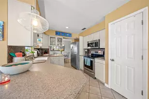 911 Southern Pine Ln, Sarasota, FL 34243 - Photo 11