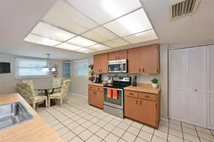 811 Alderwood Way, Sarasota, FL 34243 - Photo 9