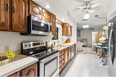 4612 Coral Lake Drive, Bradenton, FL 34210 - Photo 9