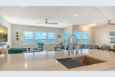 400 Golden Gate Point #22, Sarasota, FL 34236 - Photo 7