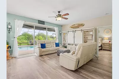 7124 34th Street E, Sarasota, FL 34243 - Photo 9