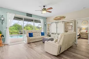 7124 34th St E, Sarasota, FL 34243 - Photo 9