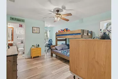 7124 34th Street E, Sarasota, FL 34243 - Photo 25