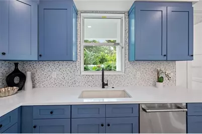 1647 Siesta Drive, Sarasota, FL 34239 - Photo 17