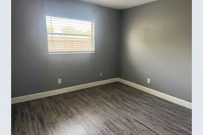 900 70th Street N #102, Saint Petersburg, FL 33710 - Photo 9