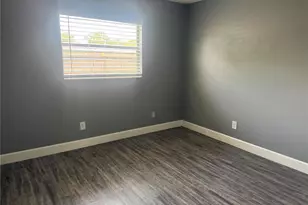 900 70th St N, Saint Petersburg, FL 33710 - Photo 9