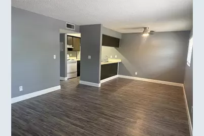 900 70th Street N #102, Saint Petersburg, FL 33710 - Photo 3