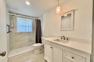 8228 Constance Dr, Sarasota, FL 34243 - Photo 3