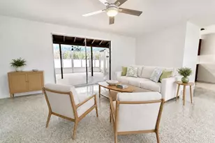 8228 Constance Dr, Sarasota, FL 34243 - Photo 5